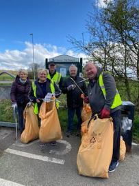 Cronton residents litter picking